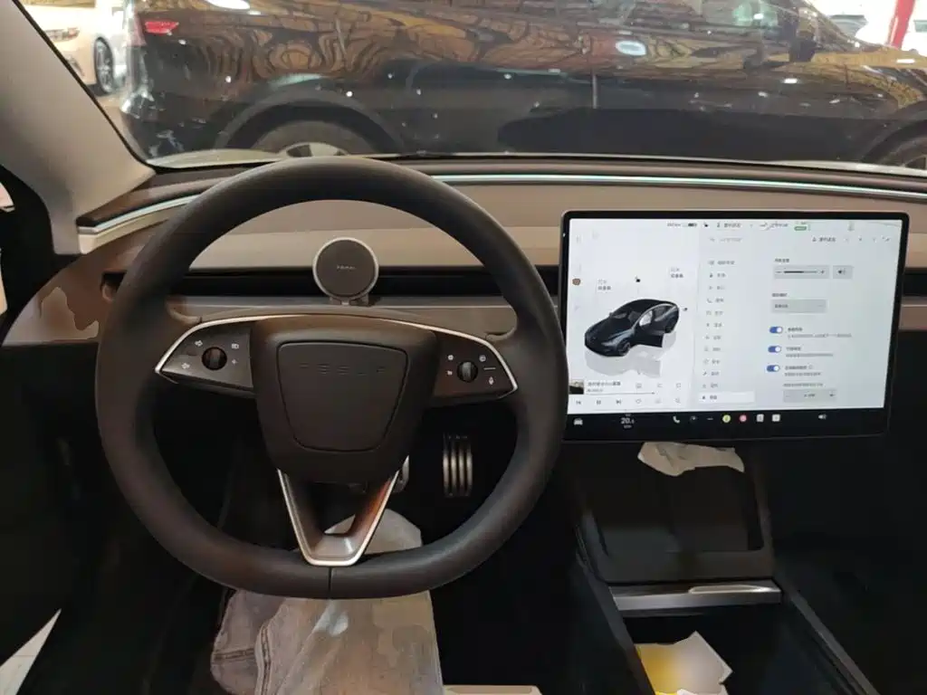 Tesla Model 3 — миниатюра 10