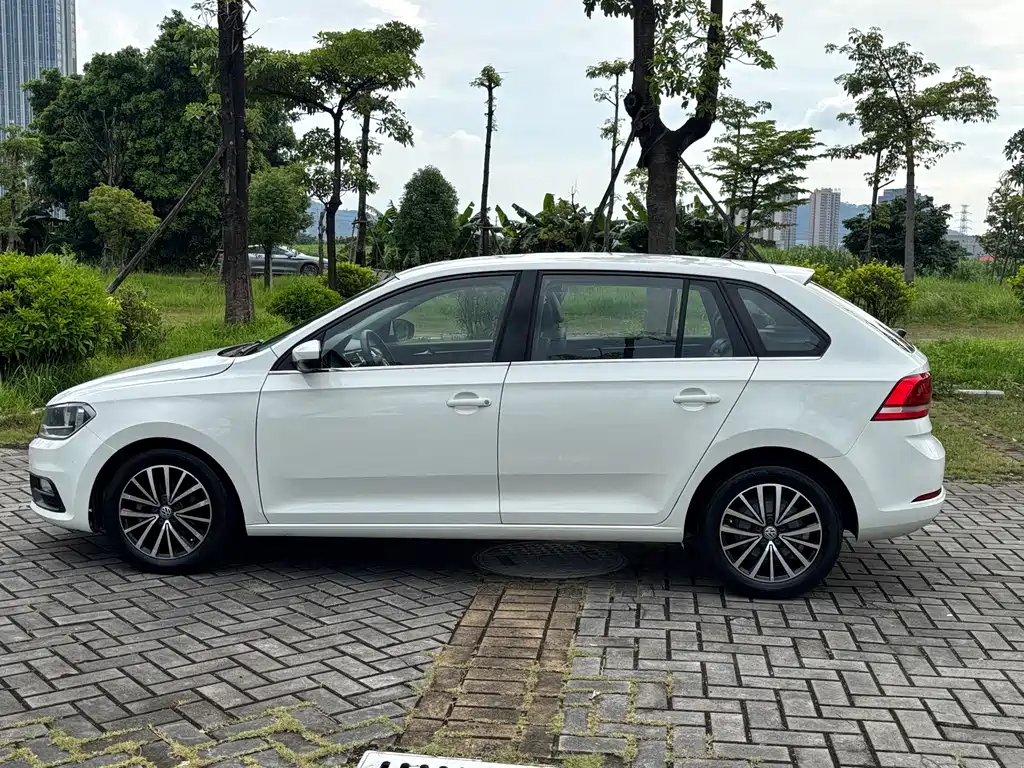 Volkswagen Santana — миниатюра 8