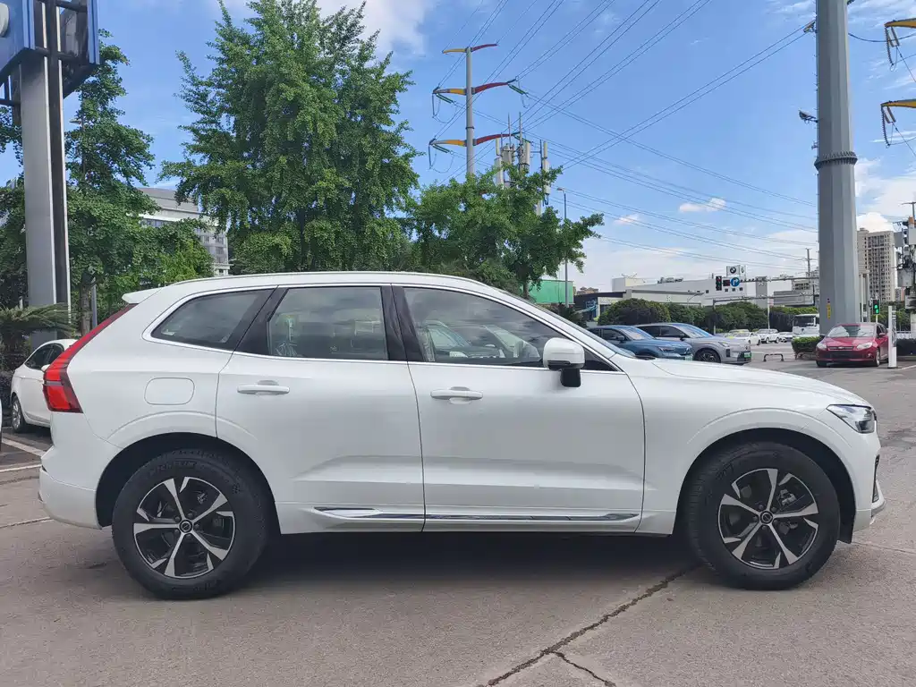 Volvo XC60 2026 B5 Luxury