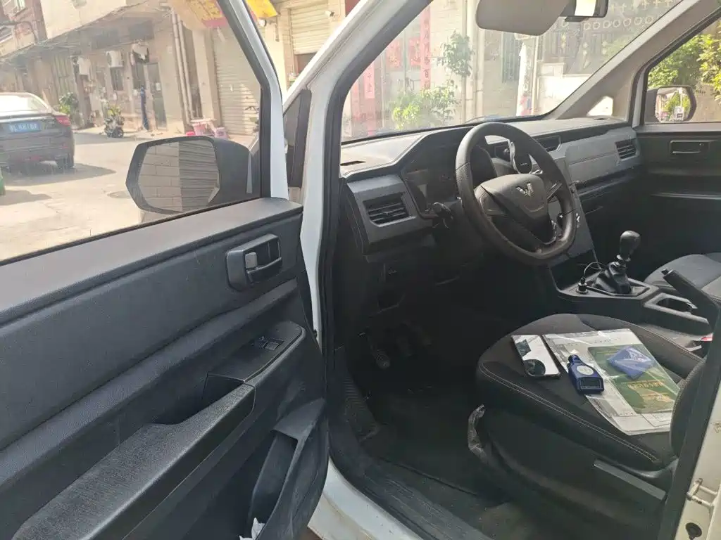 Wuling Hongguang PLUS — миниатюра 12
