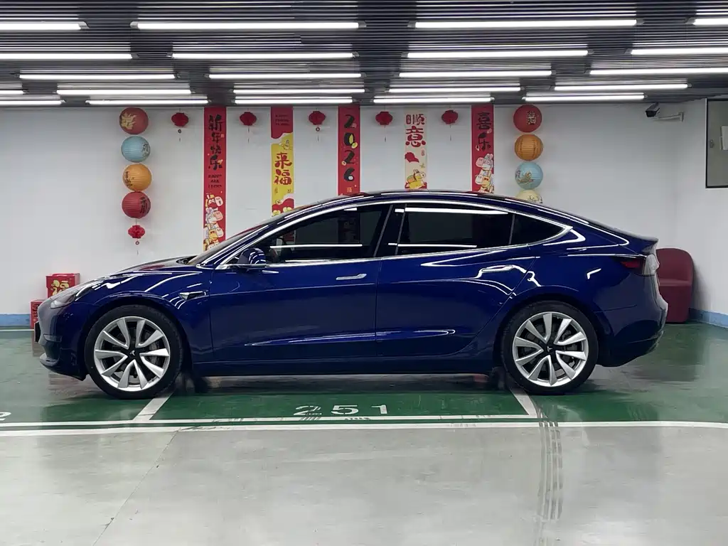 Tesla Model 3 — миниатюра 4