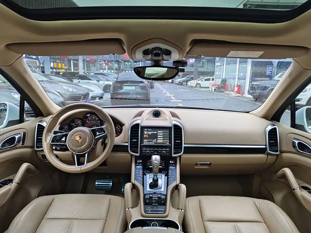 Porsche Cayenne — миниатюра 24