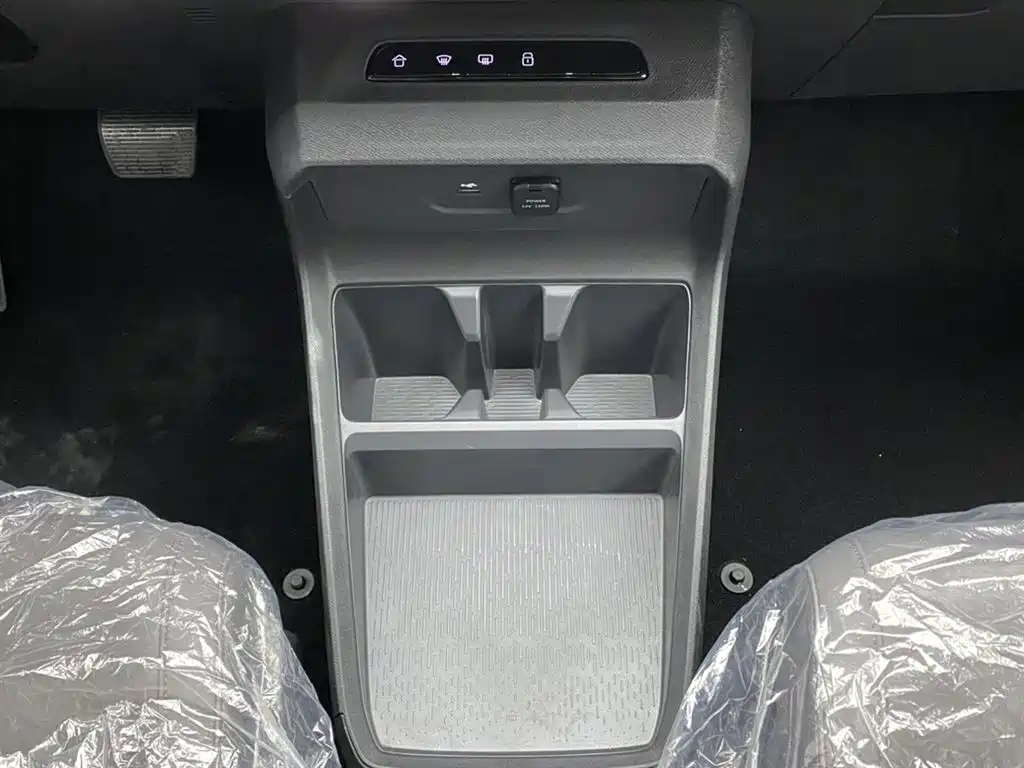 SAIC MAXUS EVERYONE 7