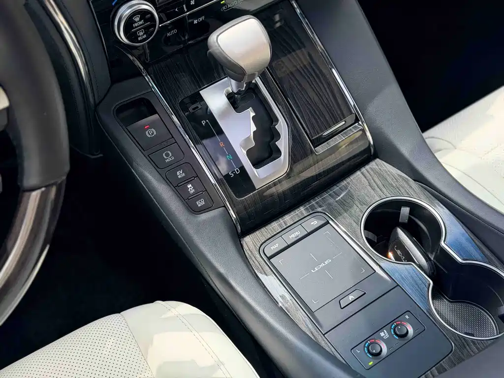 Lexus LM — миниатюра 4