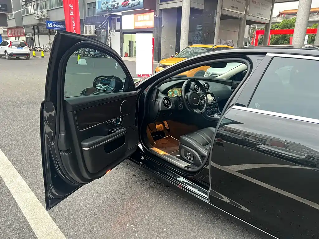 Jaguar XJ — миниатюра 5
