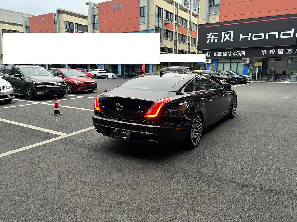Jaguar XJ — миниатюра 14