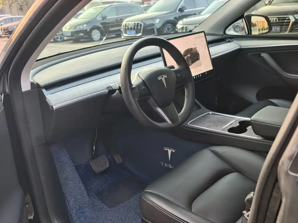 Tesla Model Y 2023 — фото 14