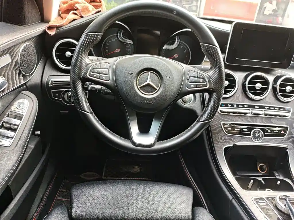 Mercedes-Benz C-Class — миниатюра 6