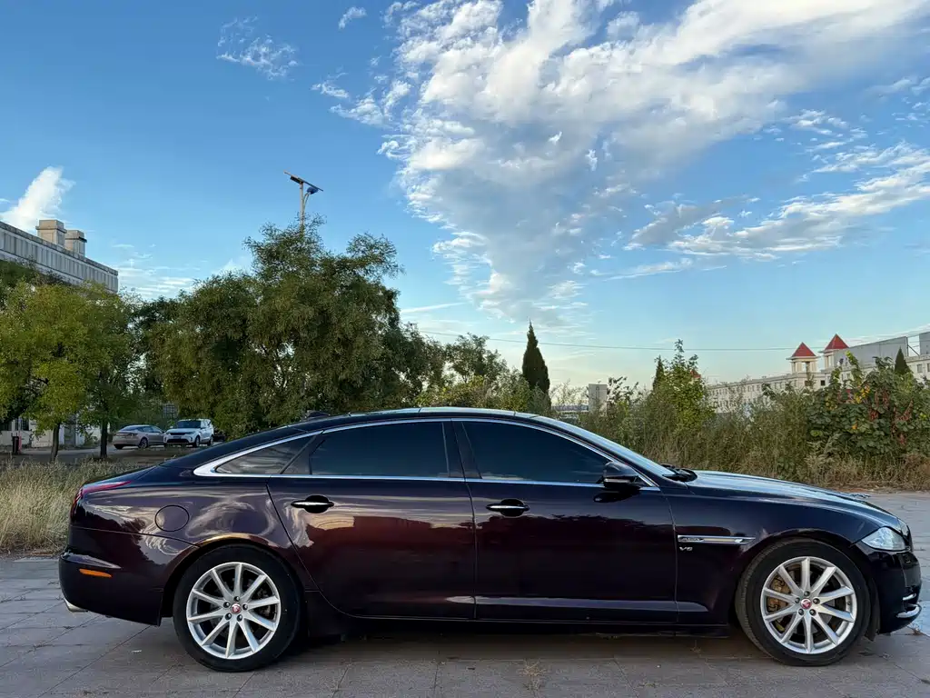 Jaguar XJ — миниатюра 16