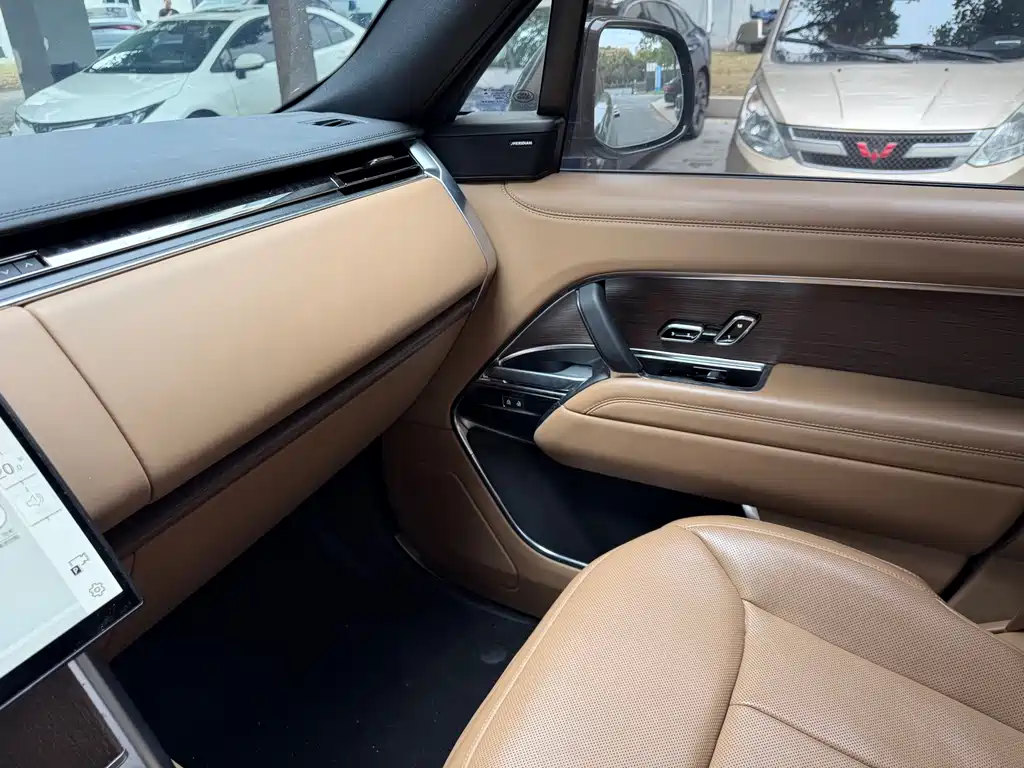 Land Rover Range Rover — миниатюра 7