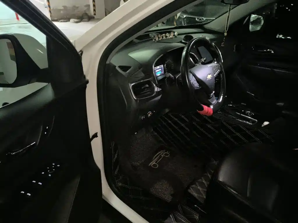 Chevrolet Equinox — миниатюра 12