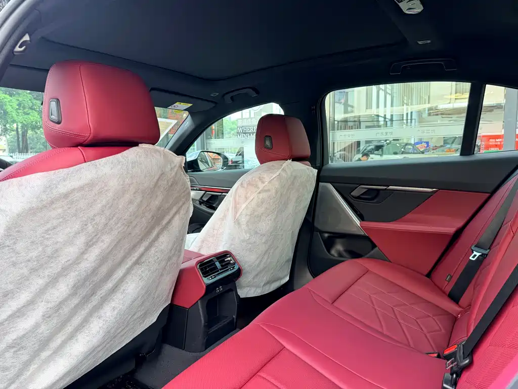 BMW 5 Series — миниатюра 9
