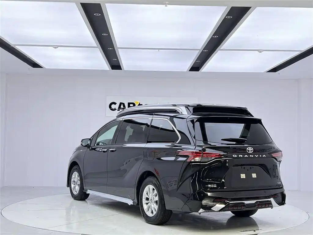Toyota Granvia 2024 2.5L Comfort