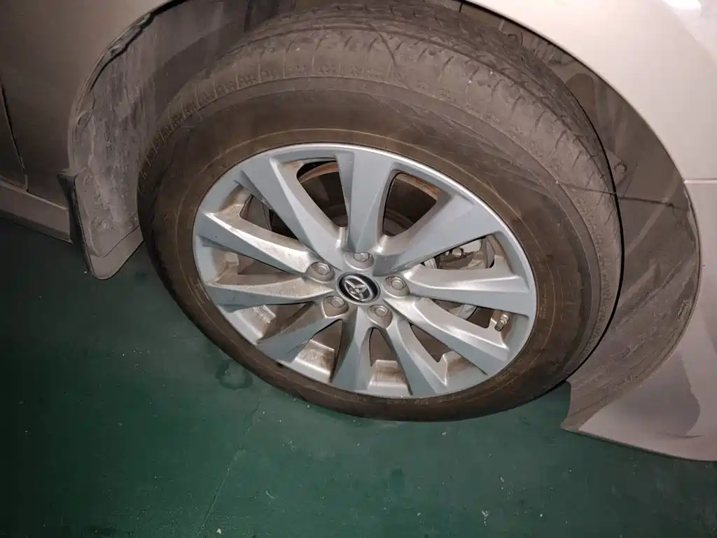 Toyota Camry — миниатюра 8