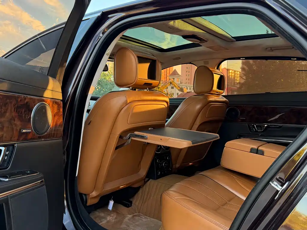 Jaguar XJ — миниатюра 9