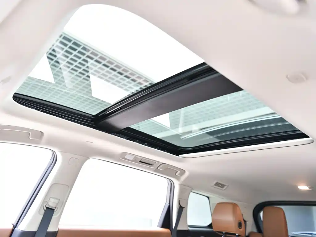 NISSAN EXPLORING THE LAND