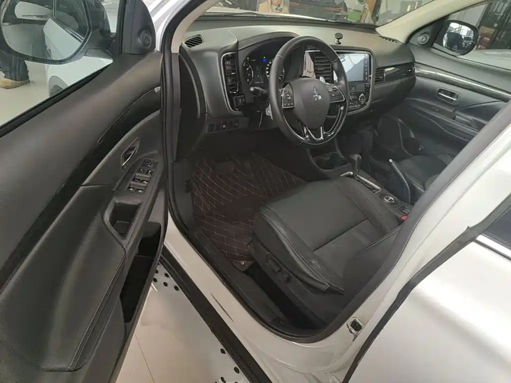 Mitsubishi Outlander — миниатюра 16