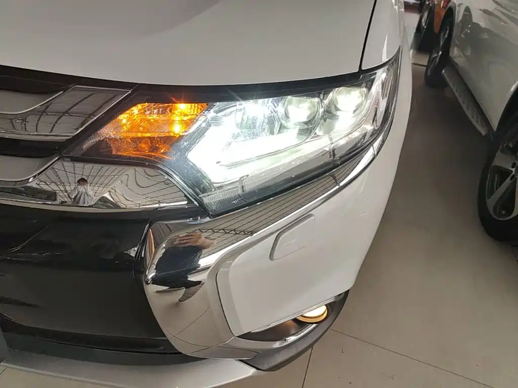 Mitsubishi Outlander — миниатюра 24