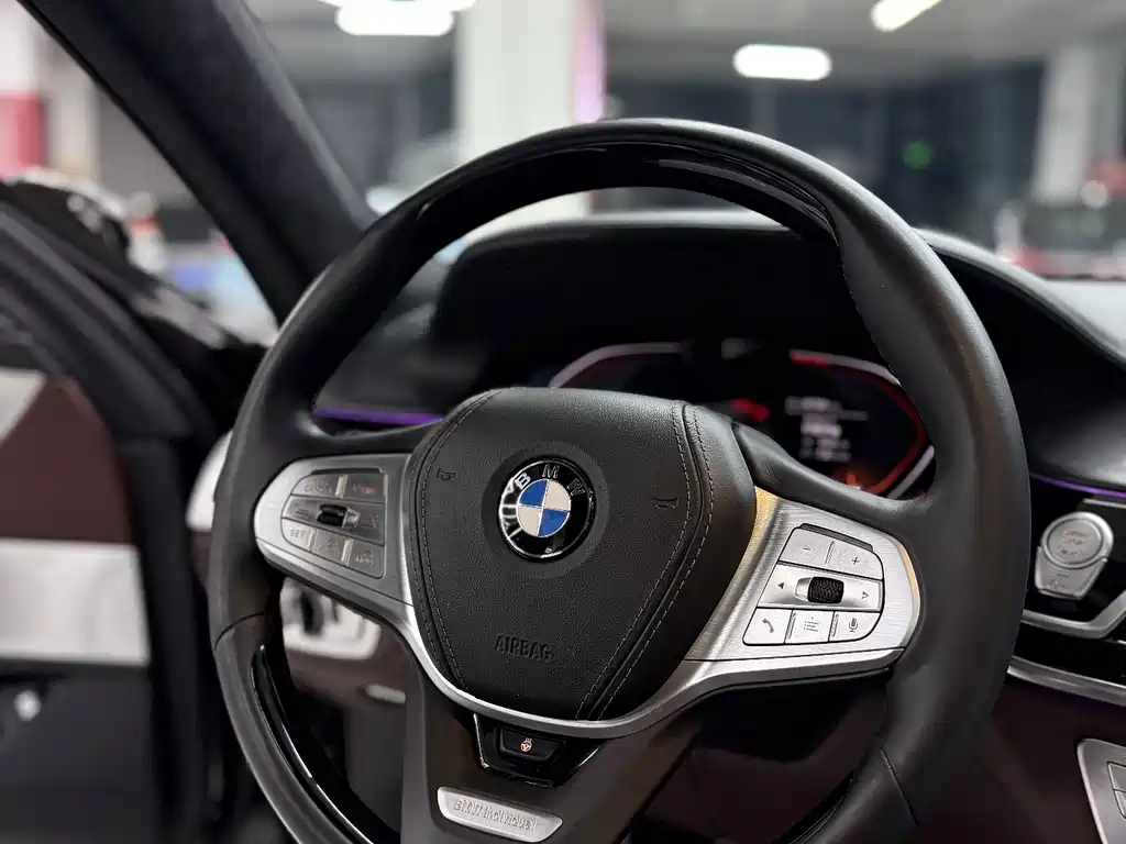 BMW 7 Series — миниатюра 9