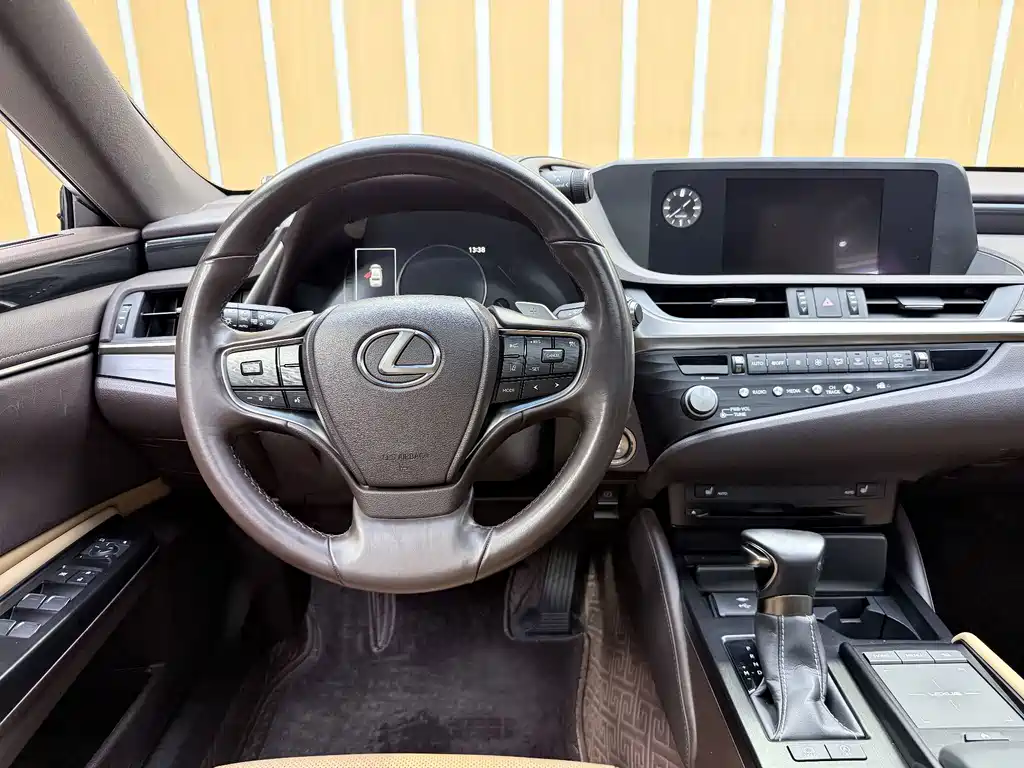 Lexus ES — миниатюра 8