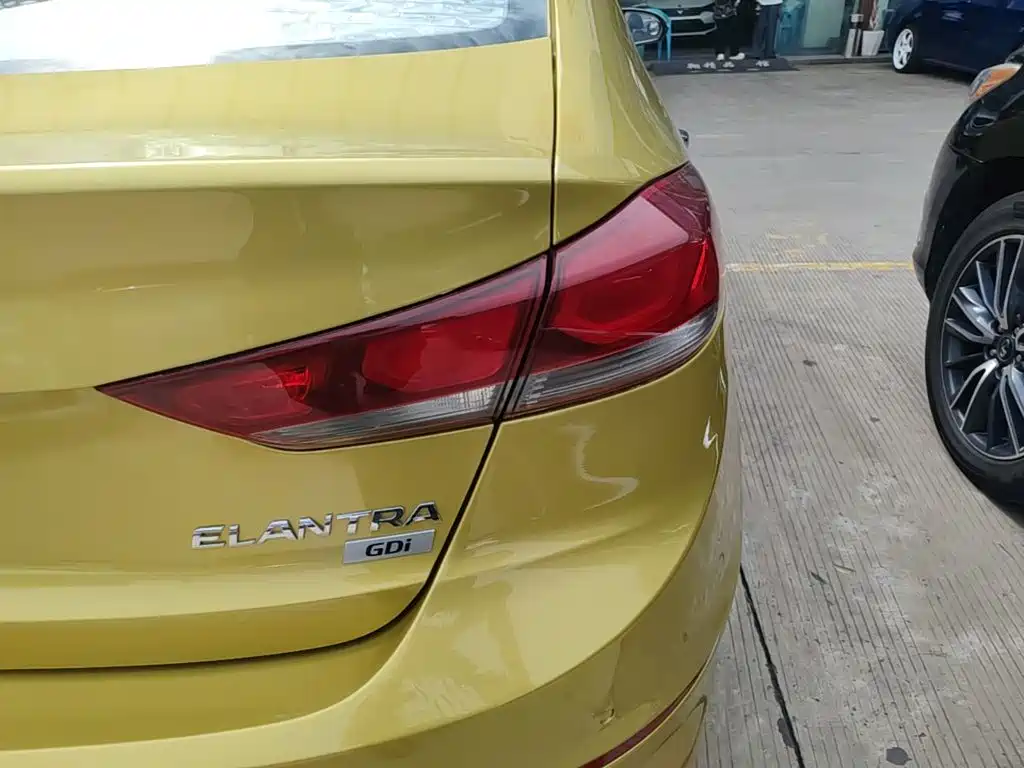 Hyundai Elantra — миниатюра 8