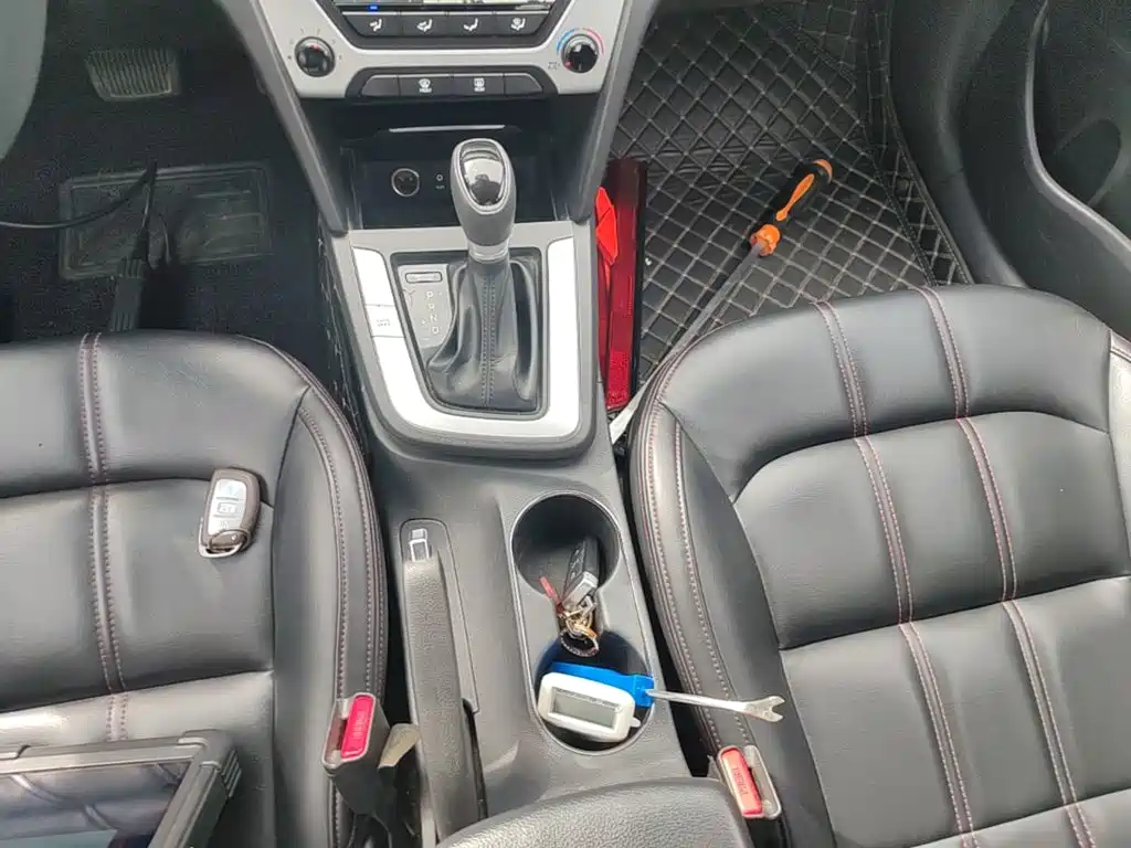 Hyundai Elantra — миниатюра 14