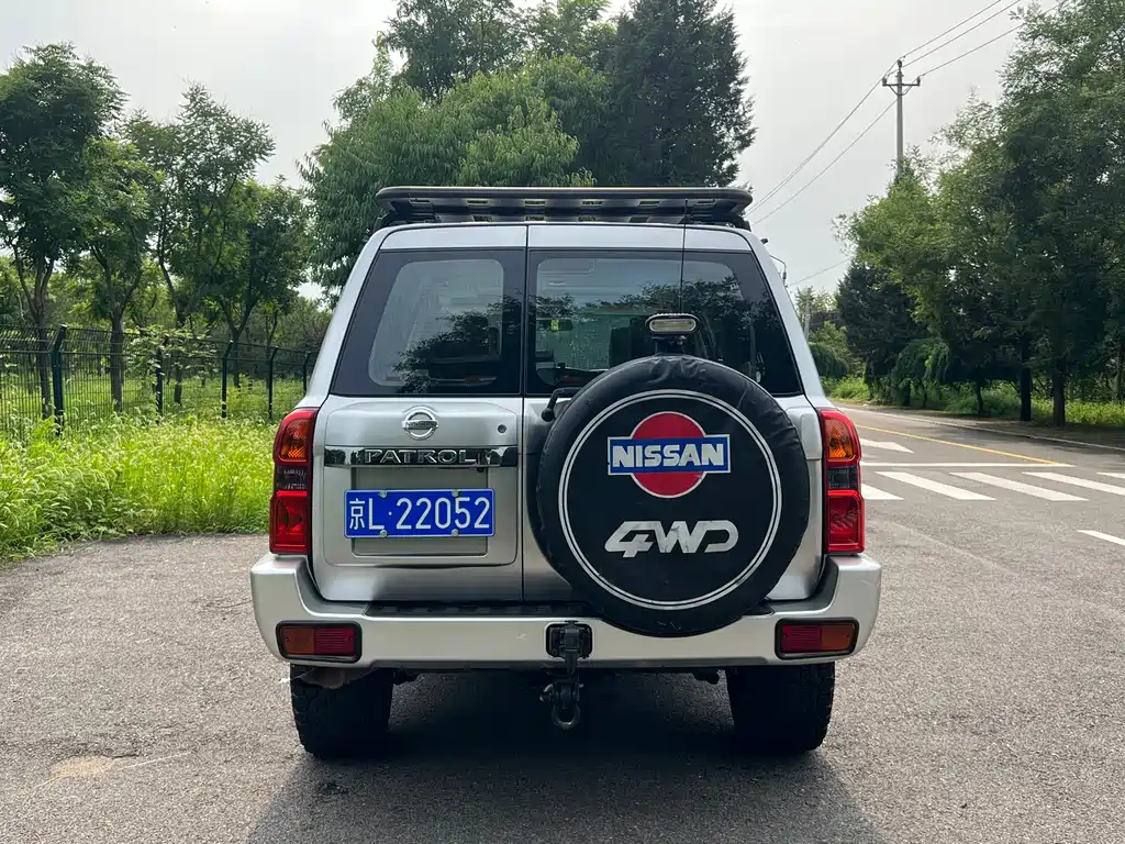 Nissan Patrol — миниатюра 12