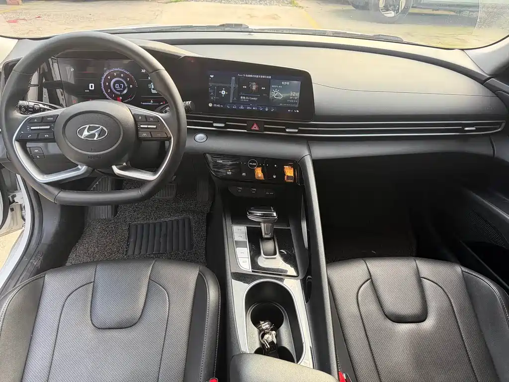 Hyundai Elantra - фото 5