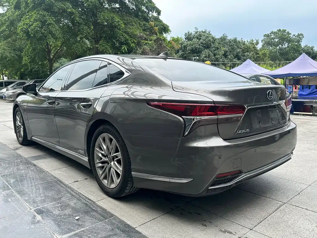Lexus LS 2018 500h Luxury V