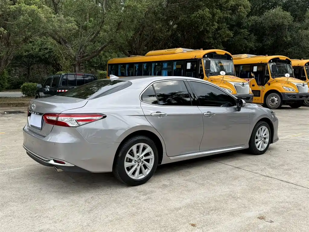 Toyota Camry 2023 2.0G Luxury