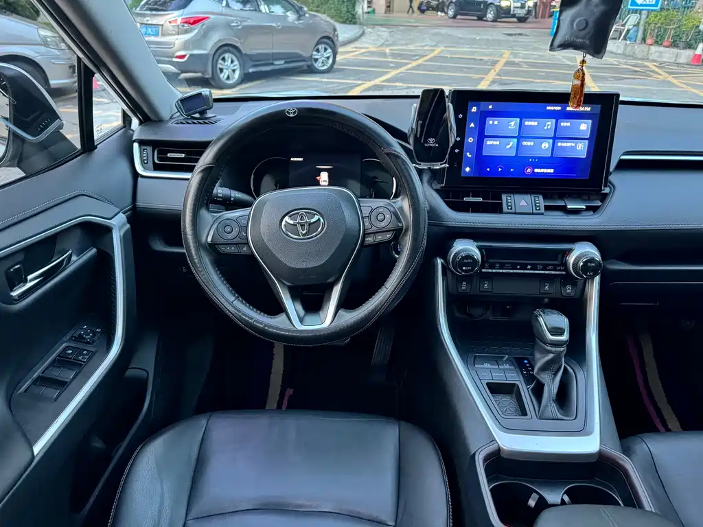 Toyota RAV4 — миниатюра 10