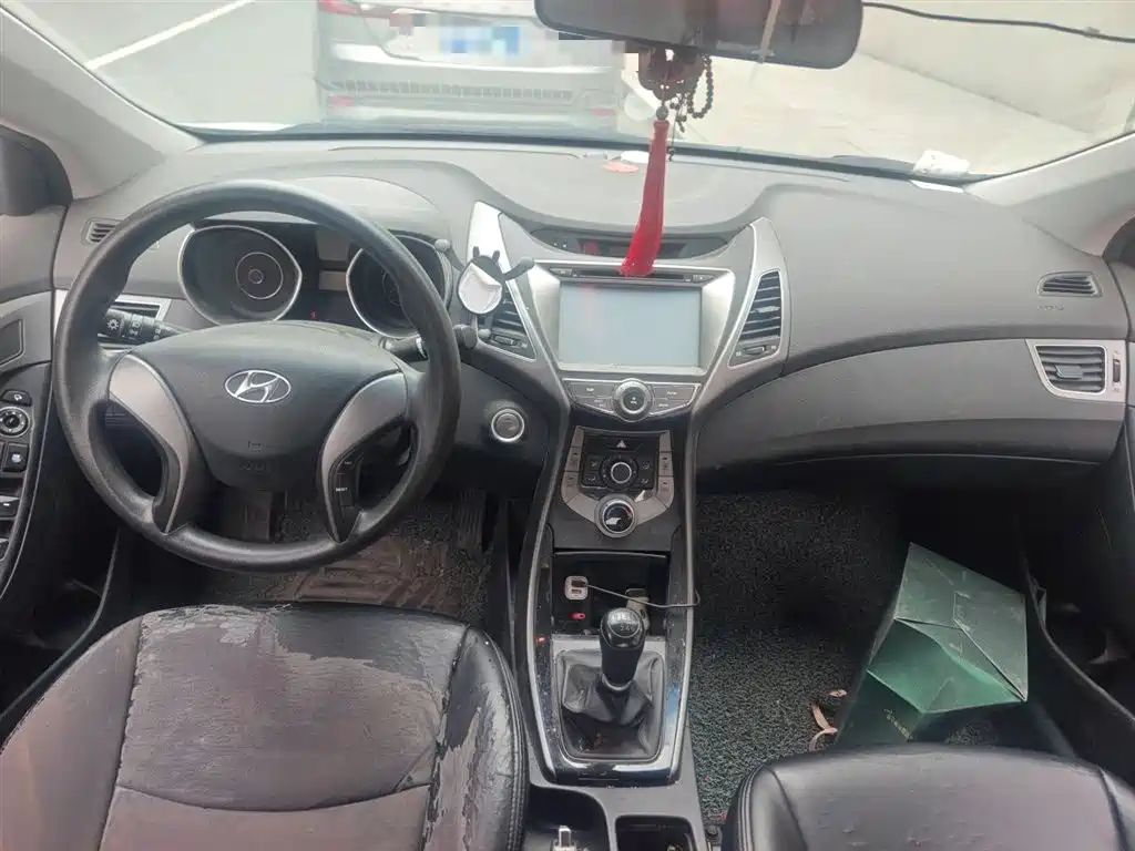 Hyundai Elantra 2015 1.6L MT Lead