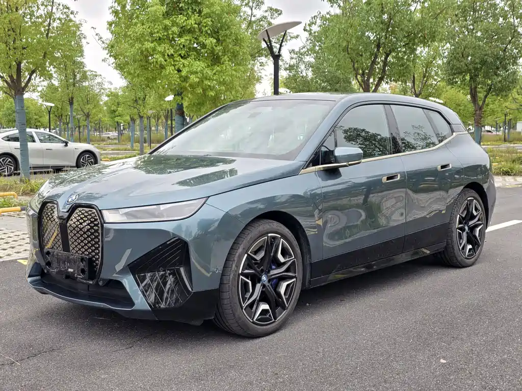 BMW iX