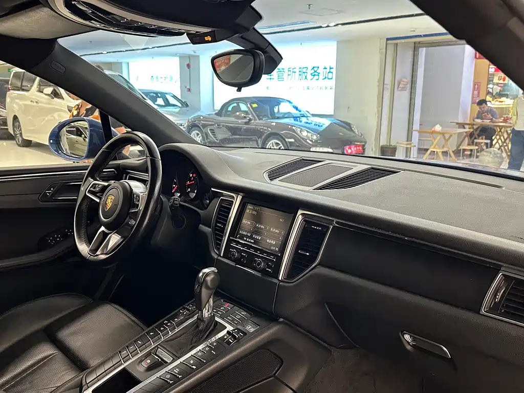 Porsche Macan — миниатюра 13