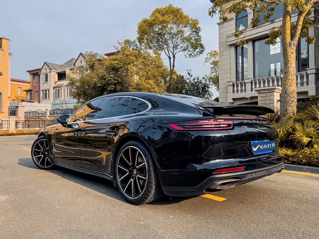 PORSCHE PANAMERA