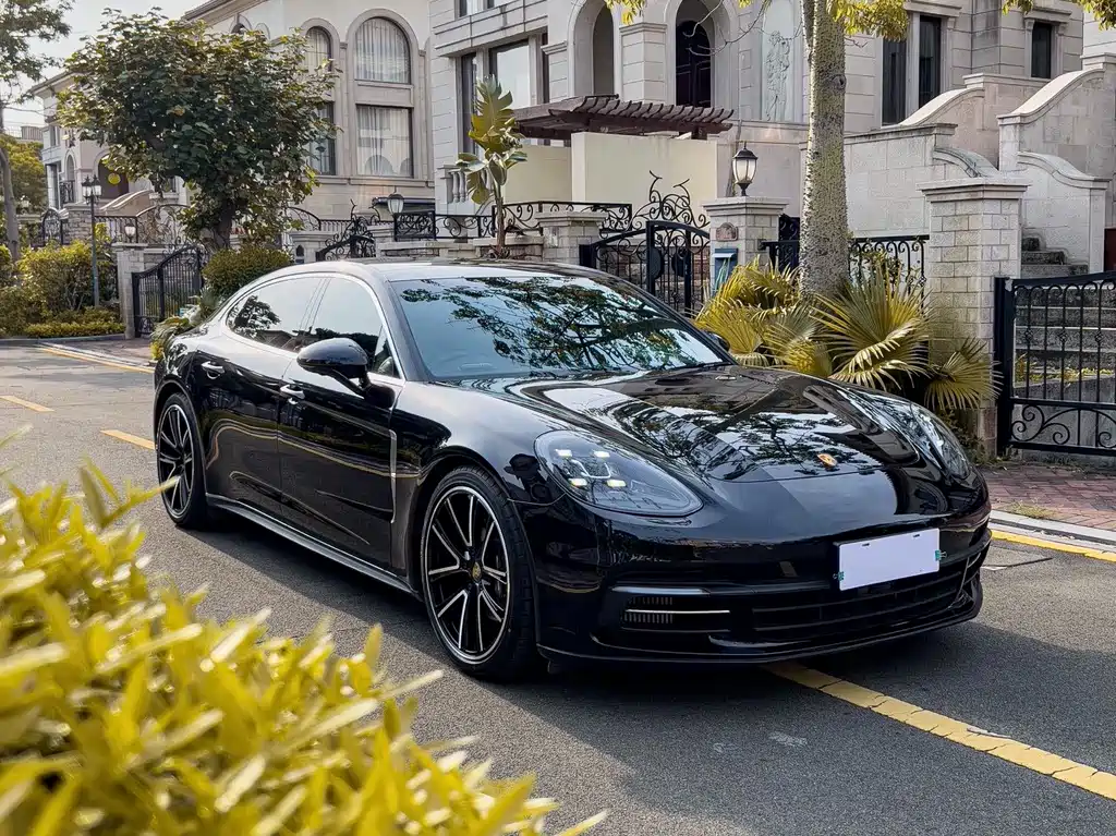 PORSCHE PANAMERA