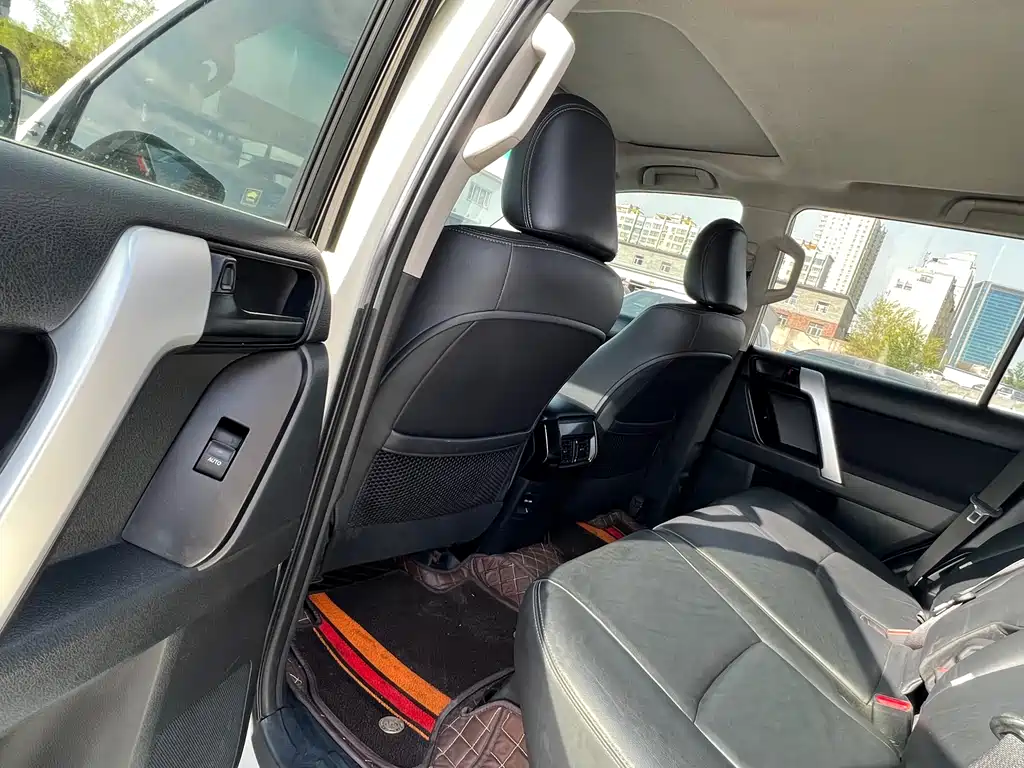 Toyota Land Cruiser Prado 2016 2.7L AT Standard
