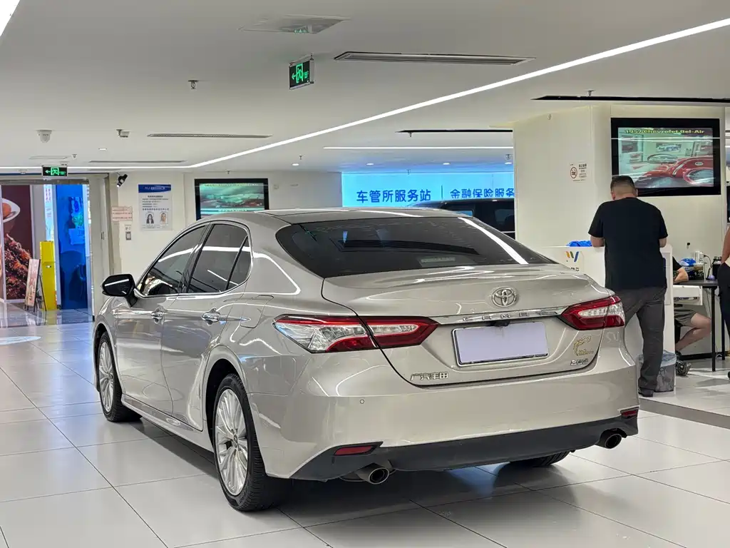 Toyota Camry — миниатюра 6