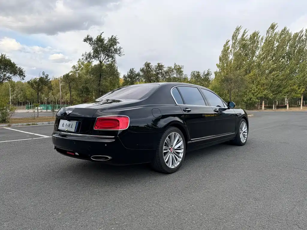 Bentley Flying Spur — миниатюра 5