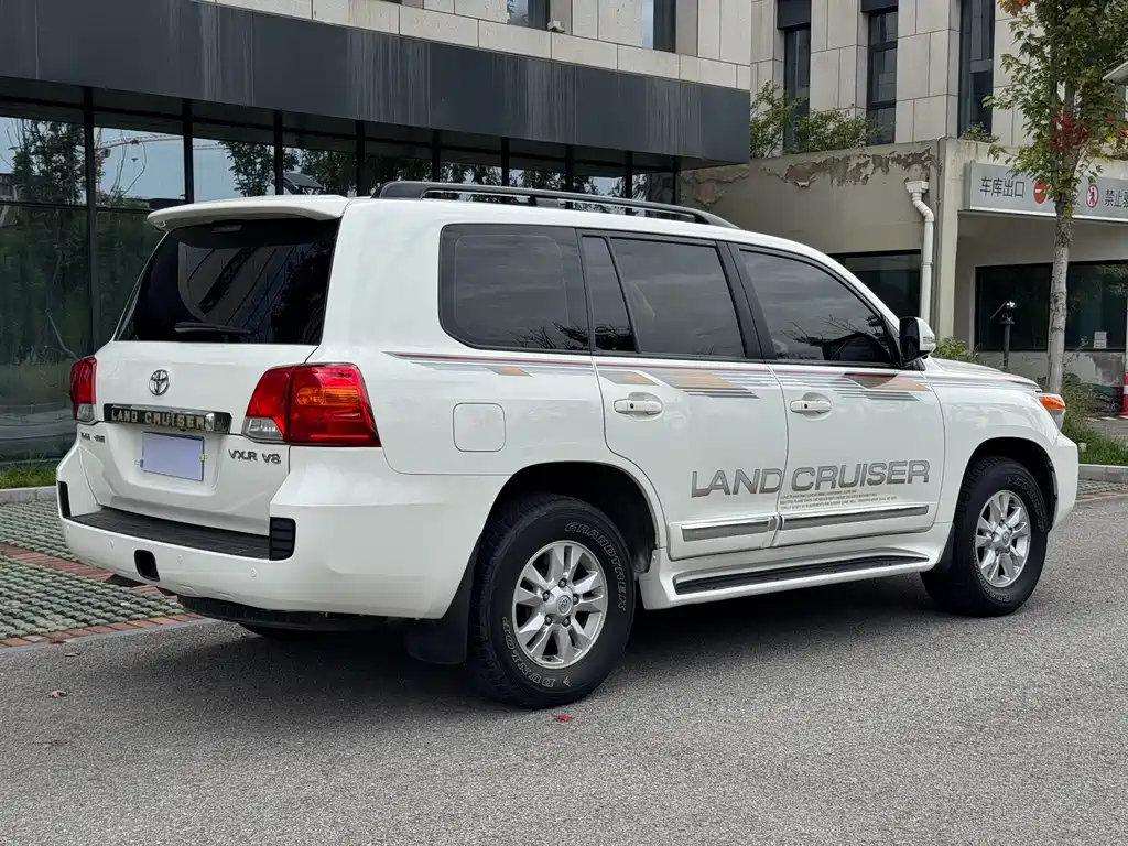Toyota Land Cruiser — миниатюра 6