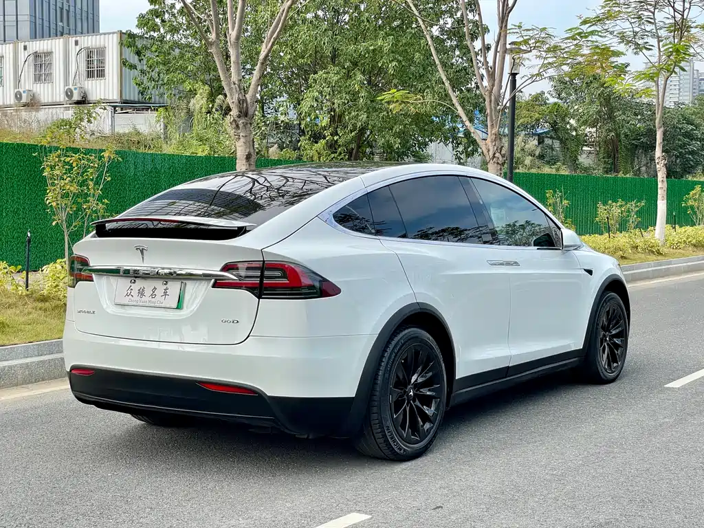TESLA MODEL X