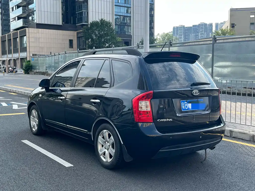 Kia Carens — миниатюра 4