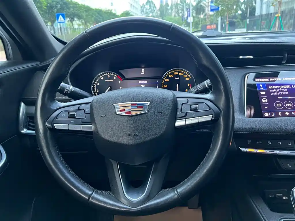 CADILLAC XT4