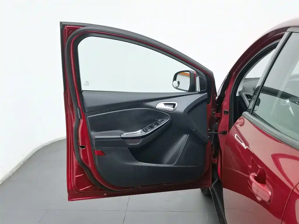 Ford Focus 2012 1.6L AT