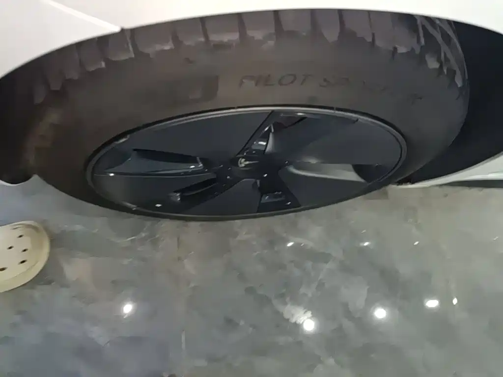 Tesla Model 3 — миниатюра 23