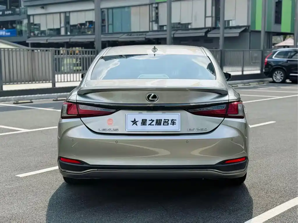 Lexus ES — миниатюра 7