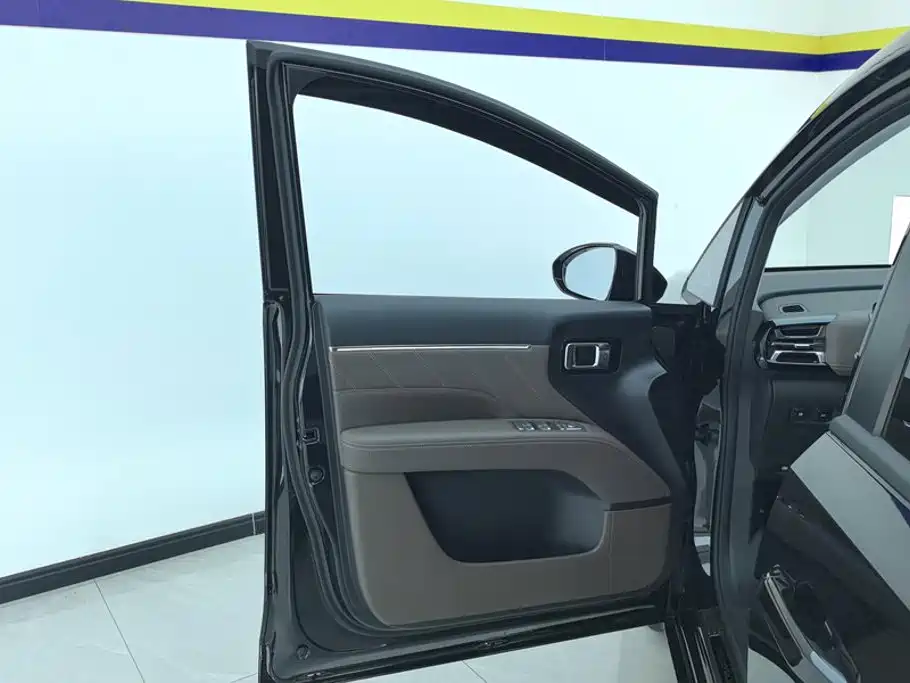 Wuling Xingguang 730 New Energy — миниатюра 7