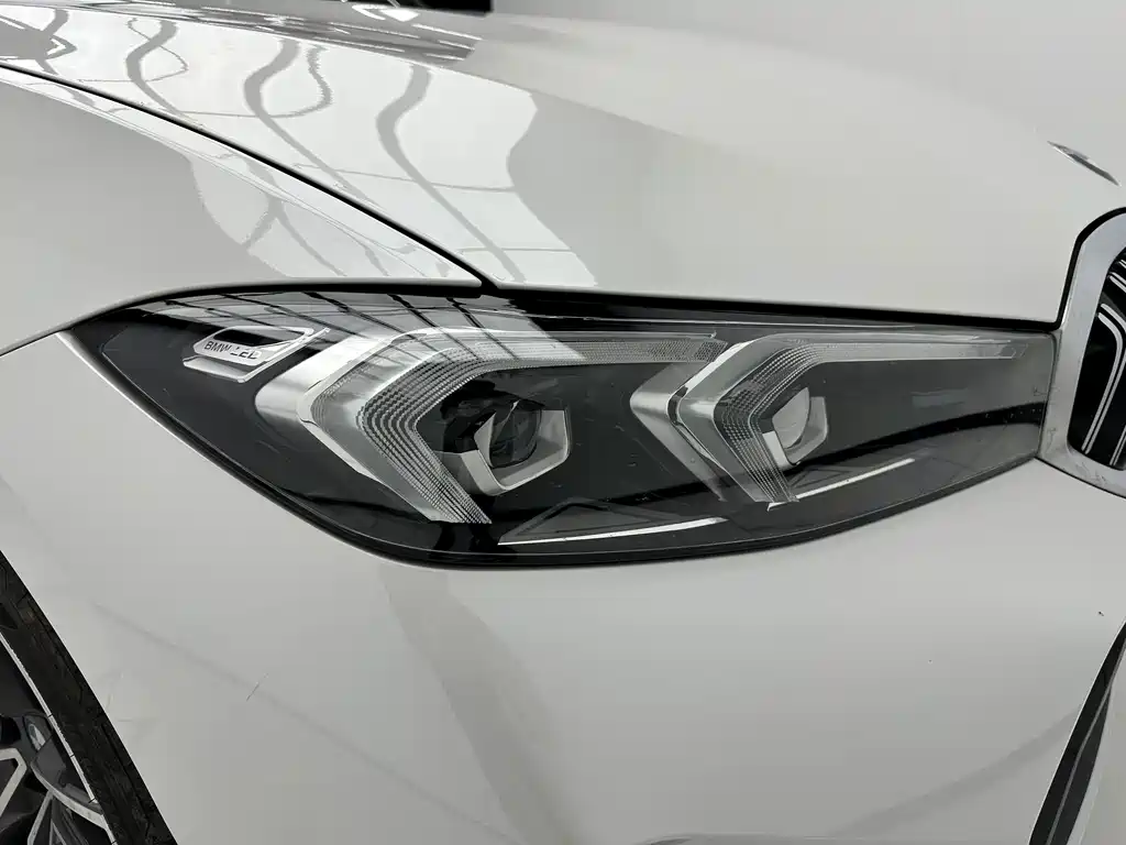 BMW 3 Series 2023 — фото 11