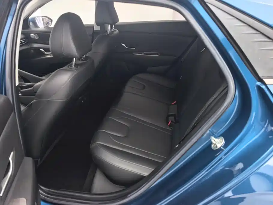 Hyundai Elantra — миниатюра 11