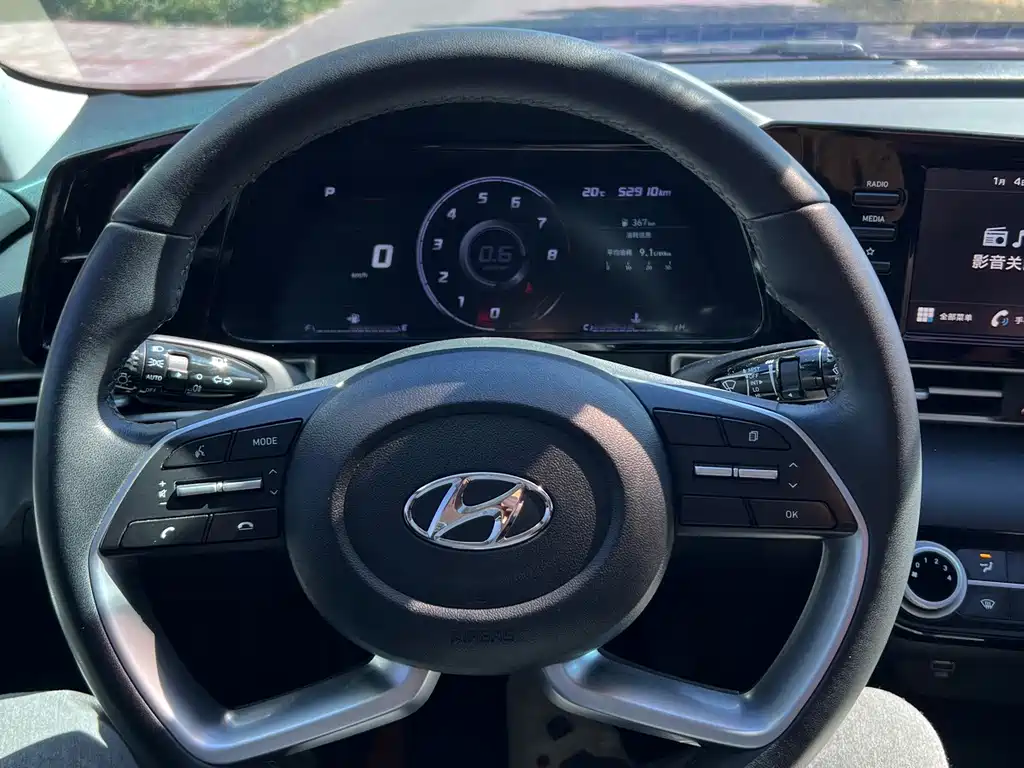 Hyundai Elantra — миниатюра 11